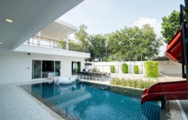 Your Tropical Paradise Awaits: Exquisite 6-Bed Pool Villa in East Jomtien for Sale